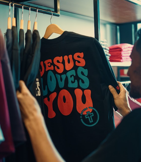 T-shirt Jesus Loves You - Camiseta Evangélica Negra
