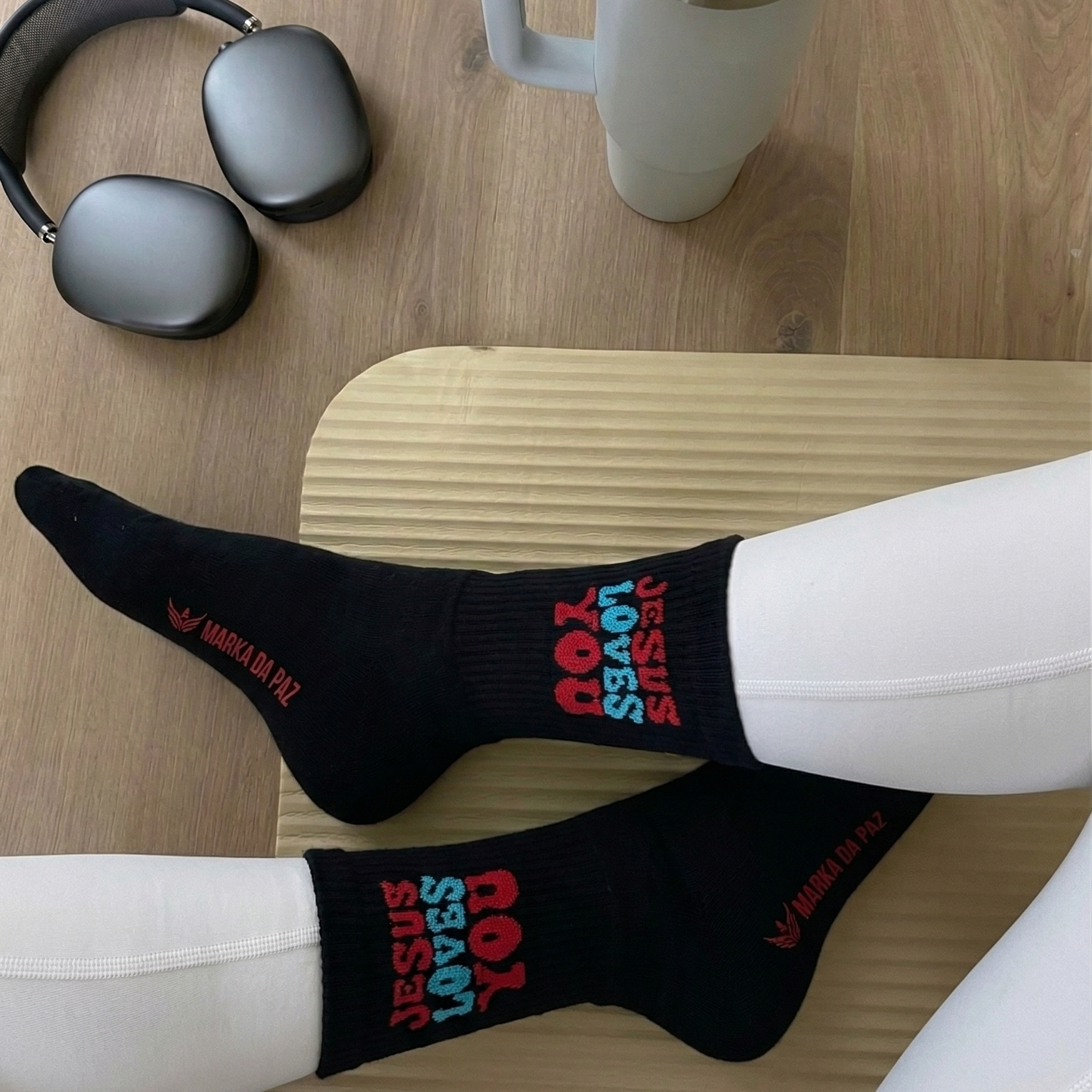 Socks Jesus Loves You (black)