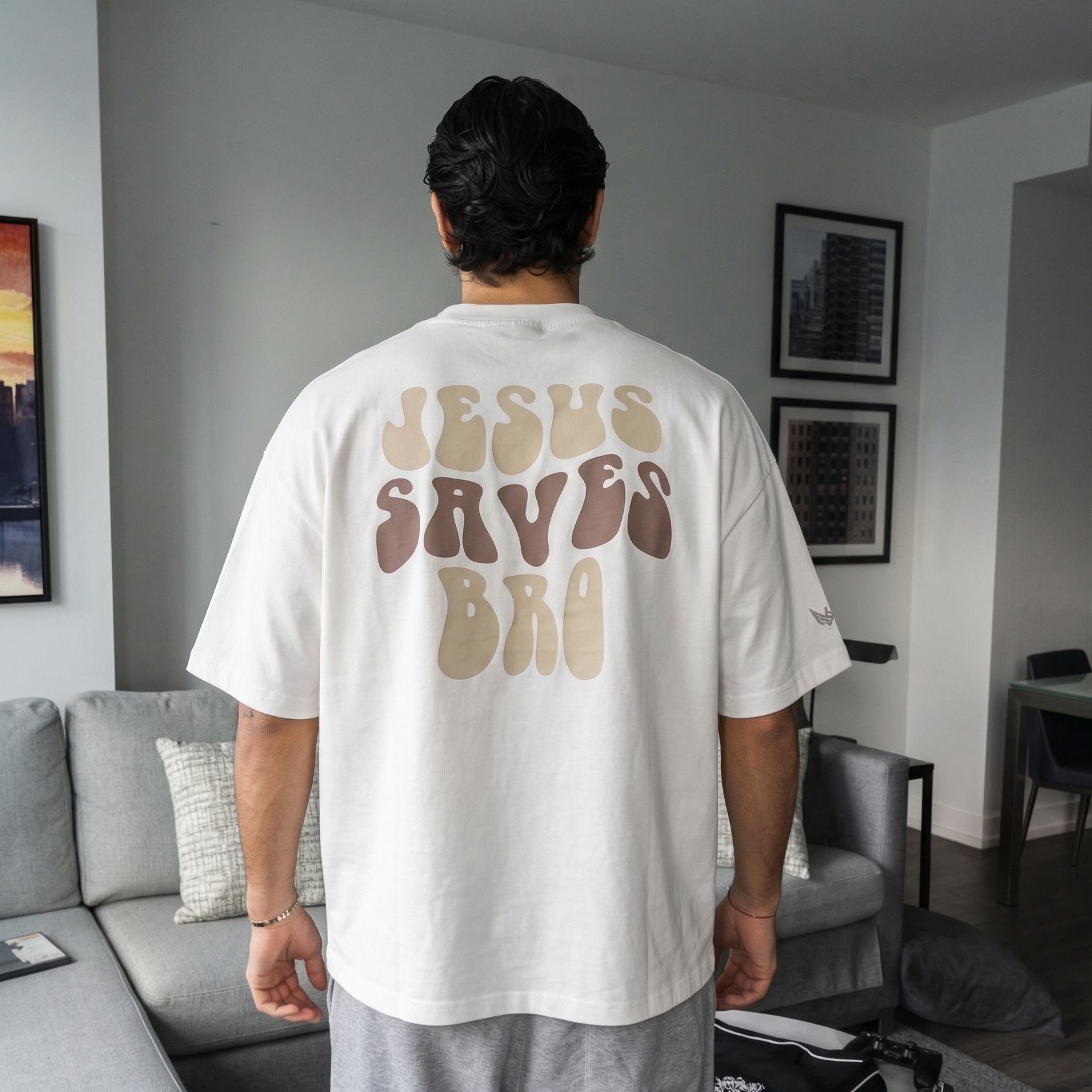Jesus Salva, Irmão (camiseta bege)