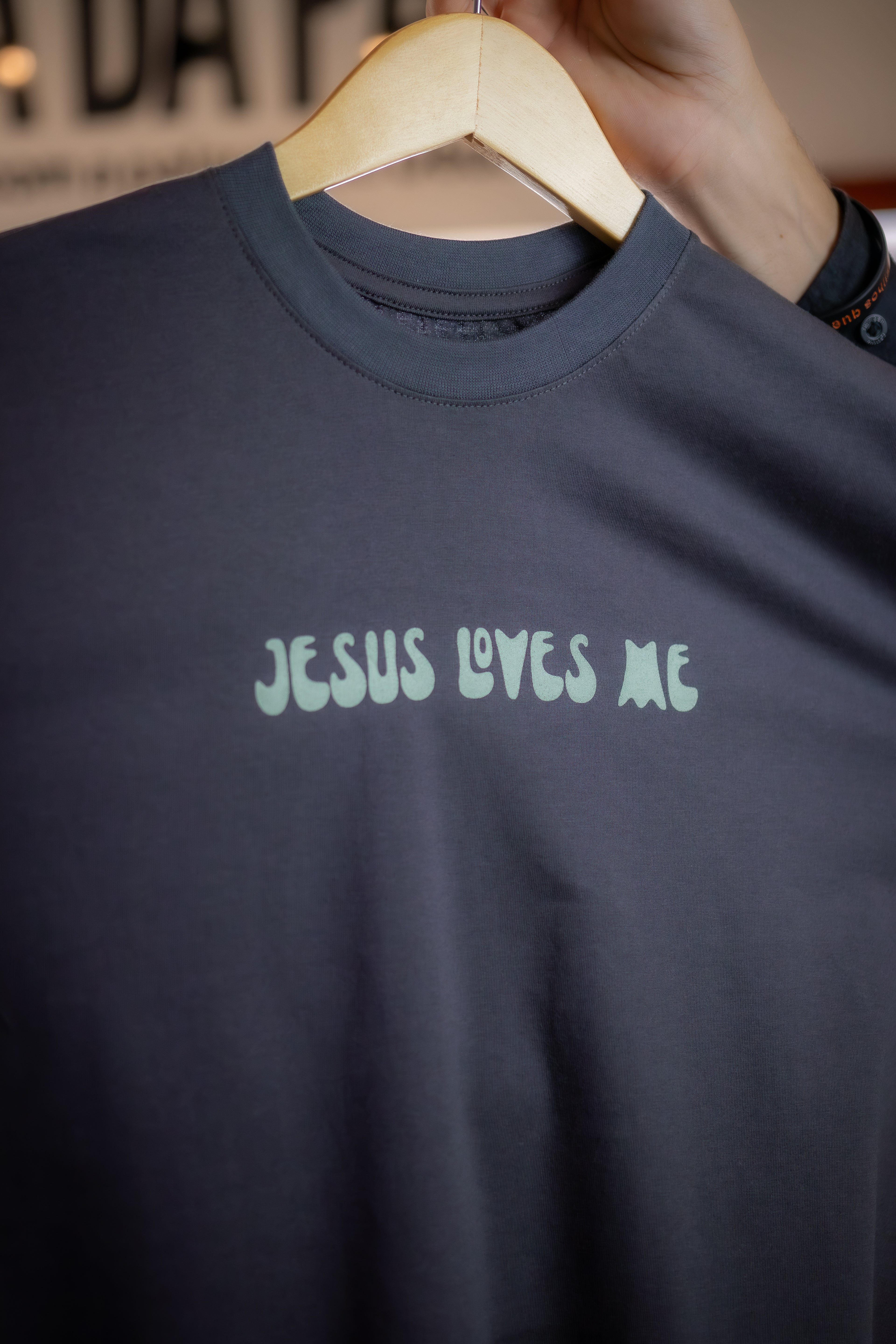 T-Shirt Jesus Loves Me!