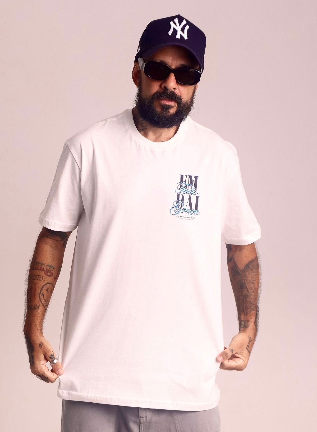T-Shirt Em Tudo Dai Graças