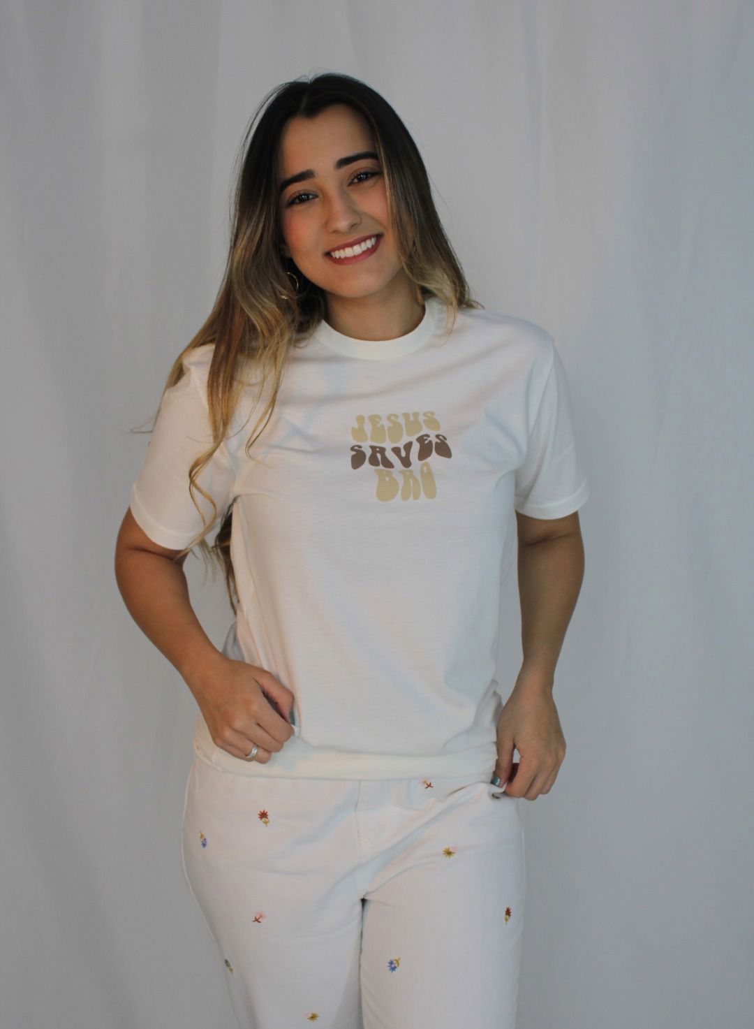 Jesus Salva, Irmão (camiseta bege)